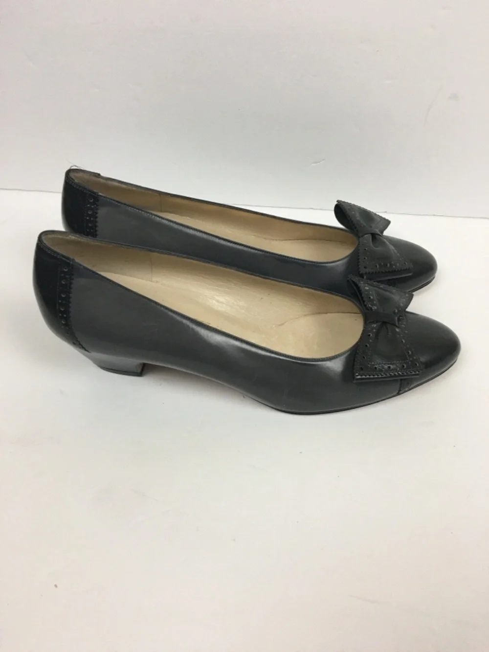 Salvatore Ferragamo Iconic Classic Grey Leather Vara Bow Kitten Heels  6B - Picture 2 of 12
